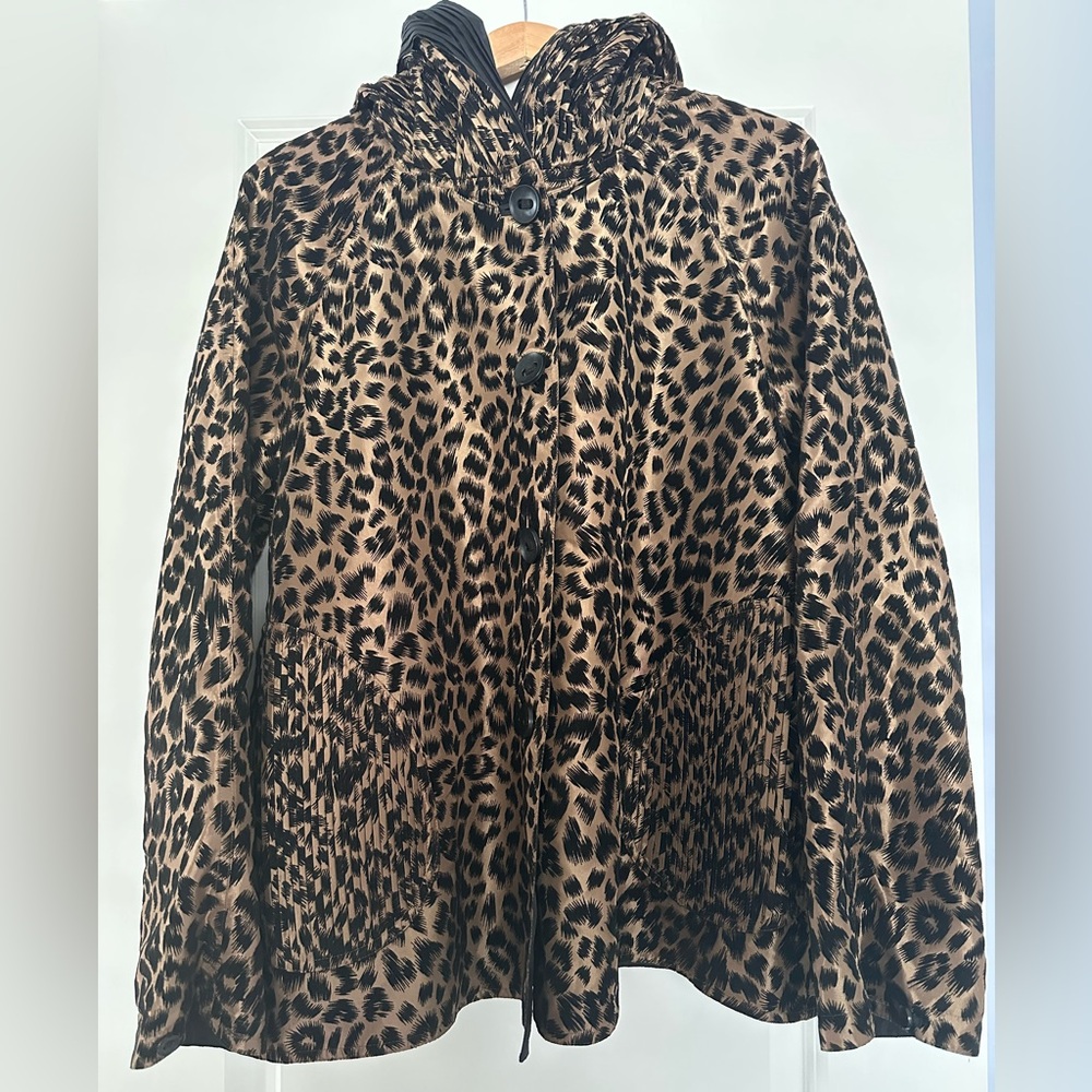UBU Reversible Taupe Leopard Print Hooded light jacket; Reverses to Black